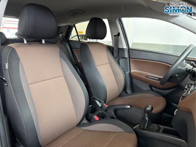 Hyundai / i20 / Schwarz /  /  / RADIO KLIMA EL.PAKET