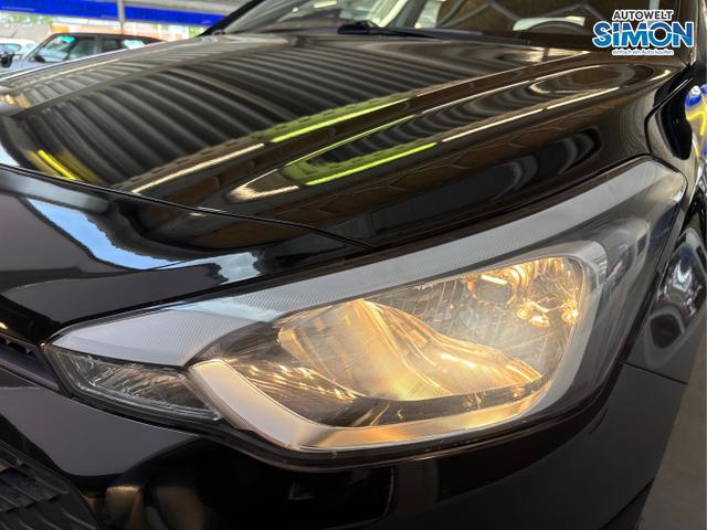 Hyundai / i20 / Schwarz /  /  / RADIO KLIMA EL.PAKET