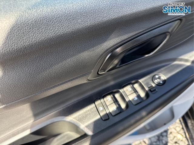 Hyundai / i20 / Weiß /  /  / 