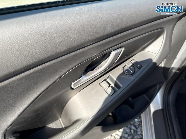 Hyundai / i30 / Weiß /  /  / 