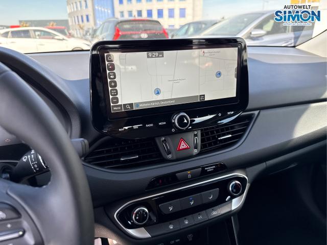 Hyundai / i30 / Weiß /  /  / 