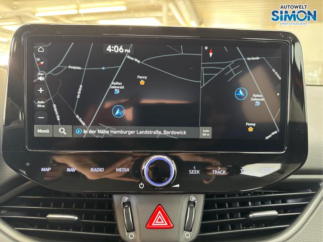Hyundai / i30 / Orange /  /  / SHZ NAVI ALU LED RFK PDC