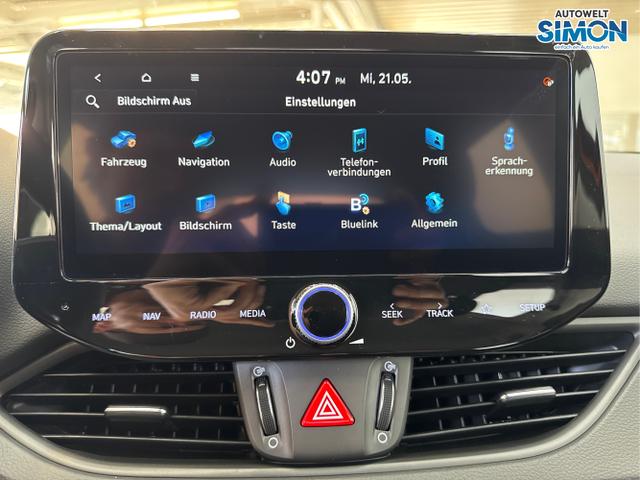 Hyundai / i30 / Orange /  /  / SHZ NAVI ALU LED RFK PDC
