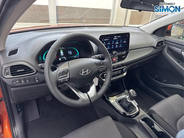 Hyundai / i30 / Orange /  /  / SHZ NAVI ALU LED RFK PDC