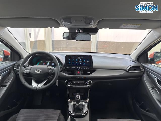 Hyundai / i30 / Orange /  /  / SHZ NAVI ALU LED RFK PDC