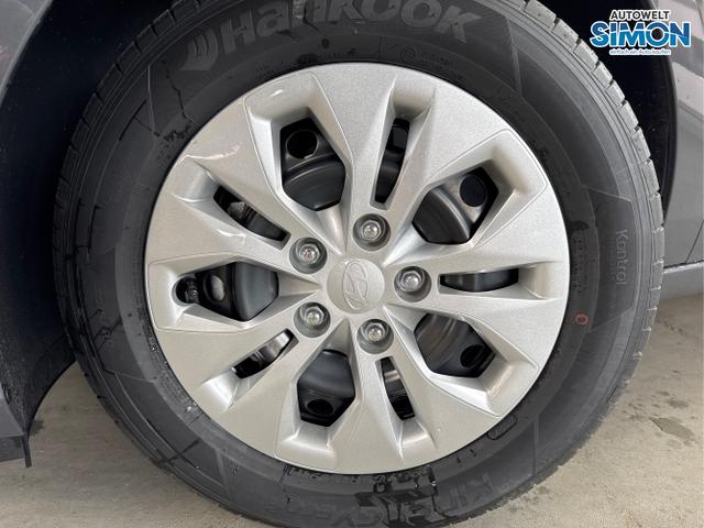 Hyundai / i30 / Grau /  /  / NAVI RFK LED PDC v+h