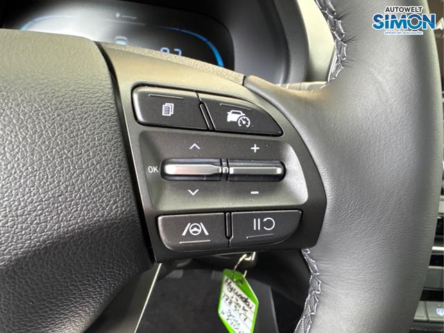 Hyundai / i30 / Grau /  /  / NAVI RFK LED PDC v+h
