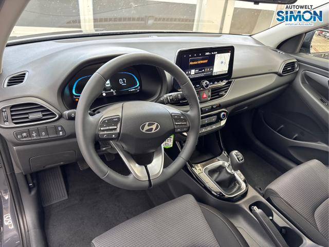 Hyundai / i30 / Grau /  /  / NAVI RFK LED PDC v+h