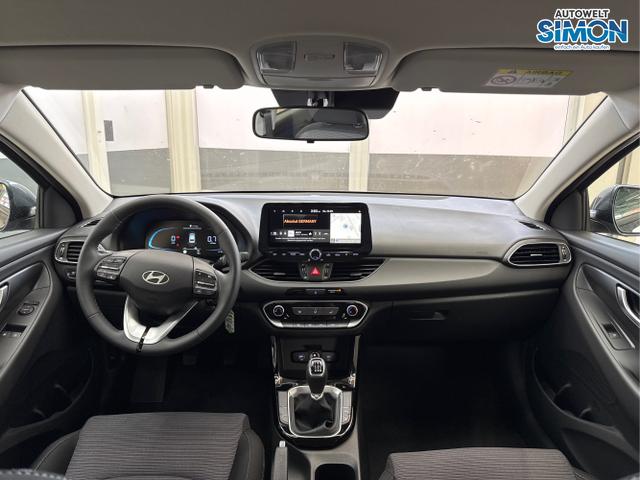 Hyundai / i30 / Grau /  /  / NAVI RFK LED PDC v+h