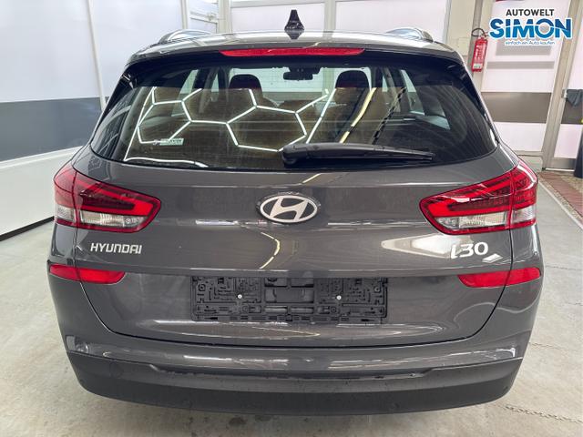 Hyundai / i30 / Grau /  /  / NAVI RFK LED PDC v+h