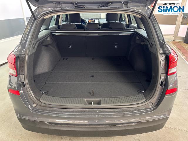 Hyundai / i30 / Grau /  /  / NAVI RFK LED PDC v+h