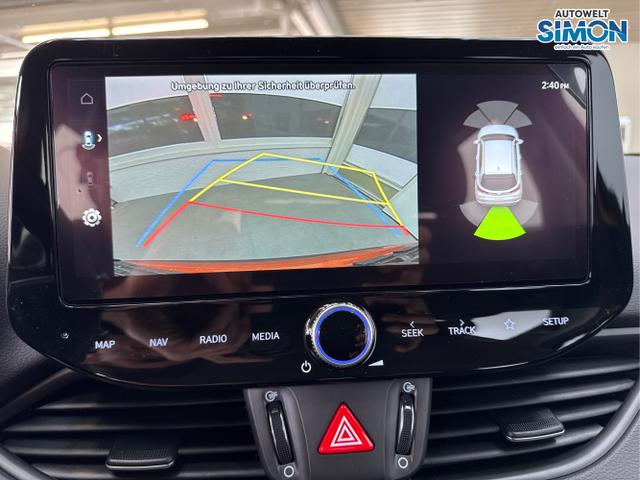 Hyundai / i30 / Orange /  /  / NAVI RFK LED PDC v+h