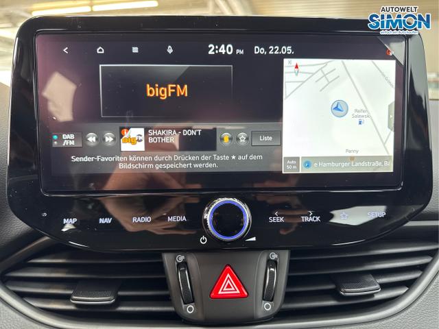 Hyundai / i30 / Orange /  /  / NAVI RFK LED PDC v+h