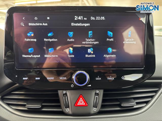 Hyundai / i30 / Orange /  /  / NAVI RFK LED PDC v+h