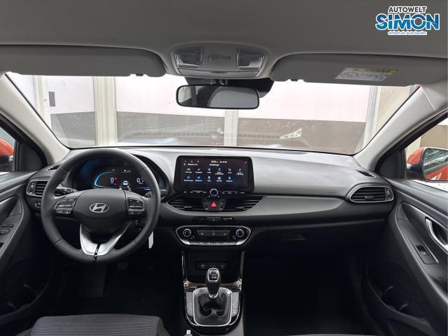 Hyundai / i30 / Orange /  /  / NAVI RFK LED PDC v+h