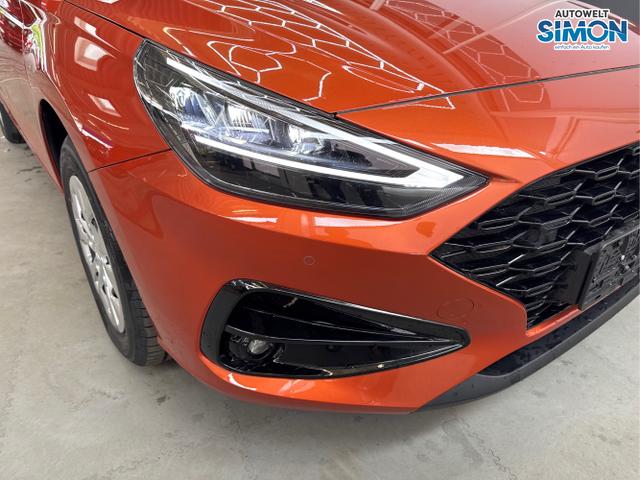 Hyundai / i30 / Orange /  /  / NAVI RFK LED PDC v+h