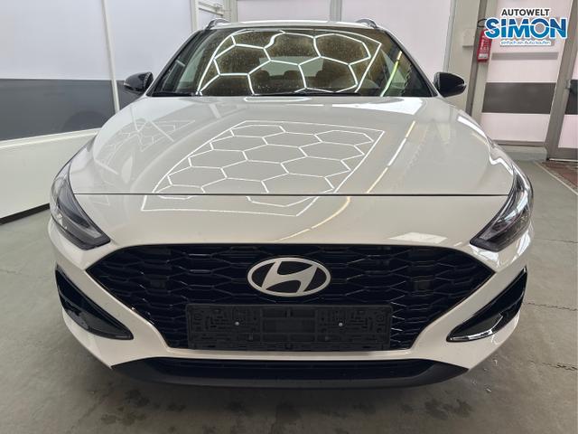 Hyundai / i30 / Weiß /  /  / SHZ NAVI KLIMAAUTOMATIK ALU SmartKey 