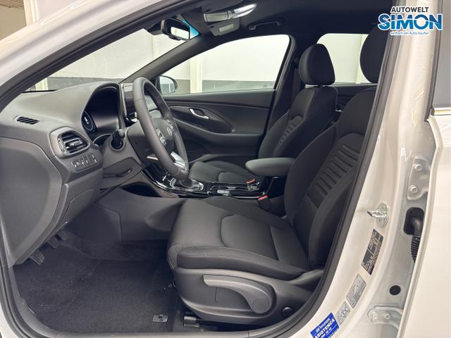 Hyundai / i30 / Weiß /  /  / SHZ NAVI KLIMAAUTOMATIK ALU SmartKey 