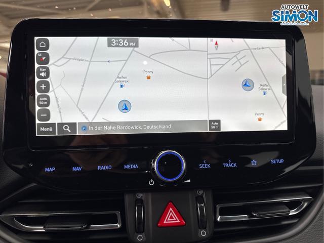 Hyundai / i30 / Weiß /  /  / SHZ NAVI KLIMAAUTOMATIK ALU SmartKey 