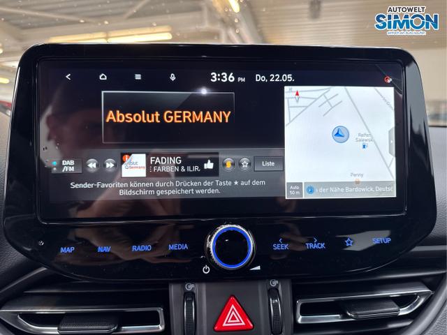 Hyundai / i30 / Weiß /  /  / SHZ NAVI KLIMAAUTOMATIK ALU SmartKey 