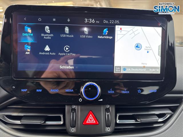 Hyundai / i30 / Weiß /  /  / SHZ NAVI KLIMAAUTOMATIK ALU SmartKey 