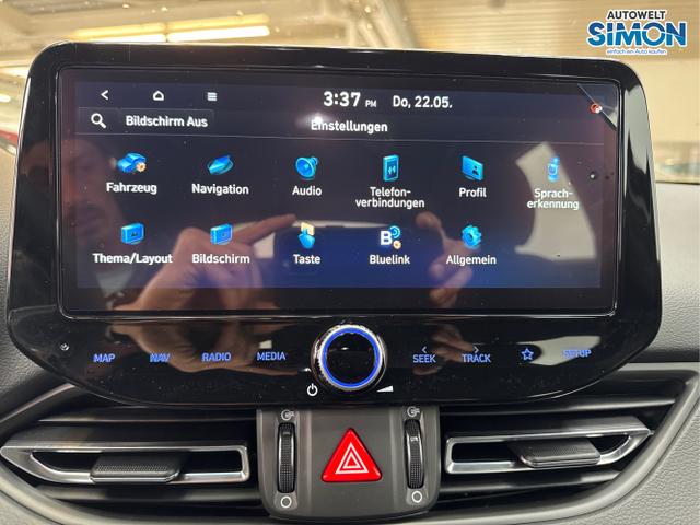 Hyundai / i30 / Weiß /  /  / SHZ NAVI KLIMAAUTOMATIK ALU SmartKey 