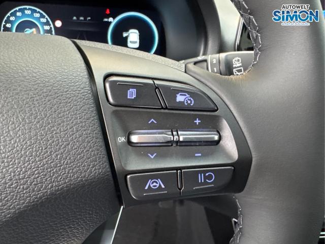 Hyundai / i30 / Weiß /  /  / SHZ NAVI KLIMAAUTOMATIK ALU SmartKey 