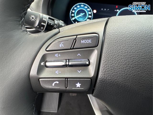 Hyundai / i30 / Weiß /  /  / SHZ NAVI KLIMAAUTOMATIK ALU SmartKey 