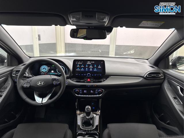 Hyundai / i30 / Weiß /  /  / SHZ NAVI KLIMAAUTOMATIK ALU SmartKey 