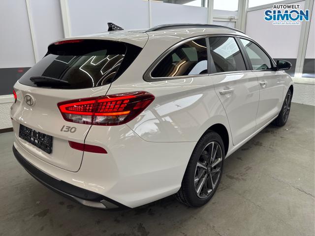 Hyundai / i30 / Weiß /  /  / SHZ NAVI KLIMAAUTOMATIK ALU SmartKey 