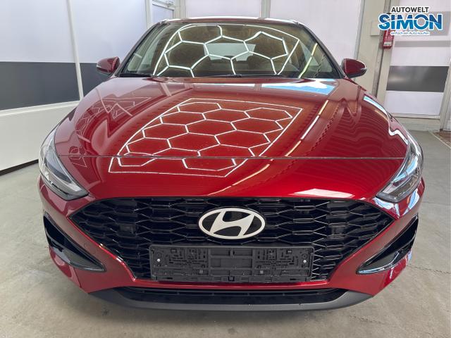 Hyundai / i30 / Rot /  /  / SHZ NAVI ALU LED RFK PDC