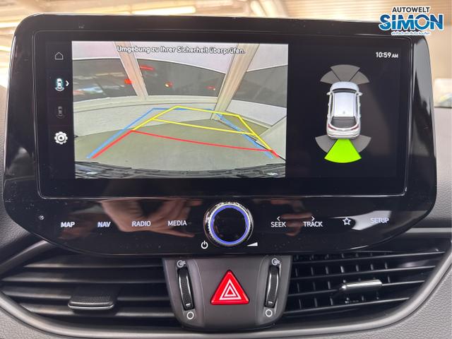 Hyundai / i30 / Rot /  /  / SHZ NAVI ALU LED RFK PDC