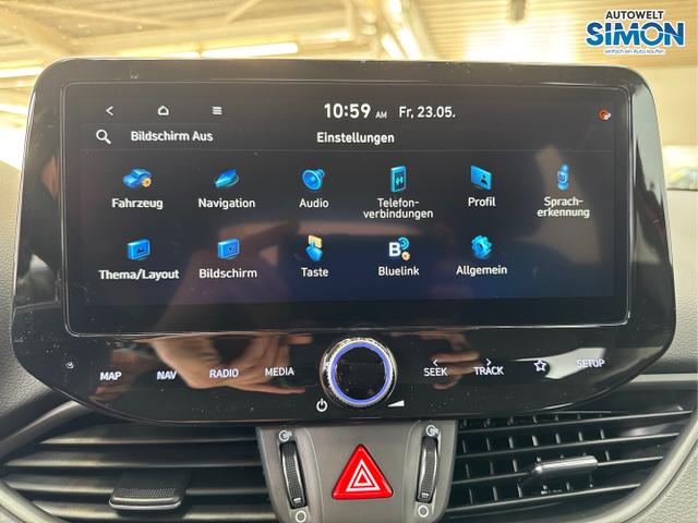 Hyundai / i30 / Rot /  /  / SHZ NAVI ALU LED RFK PDC