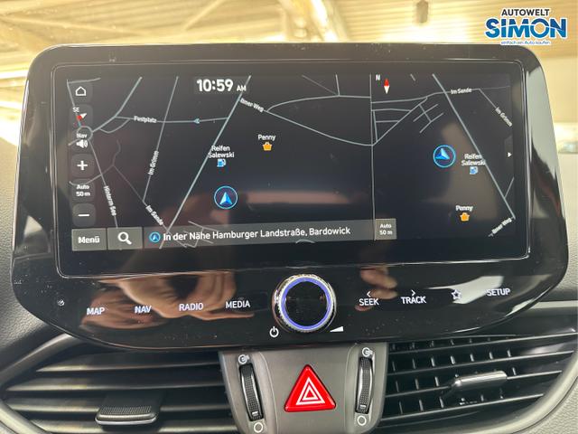 Hyundai / i30 / Rot /  /  / SHZ NAVI ALU LED RFK PDC