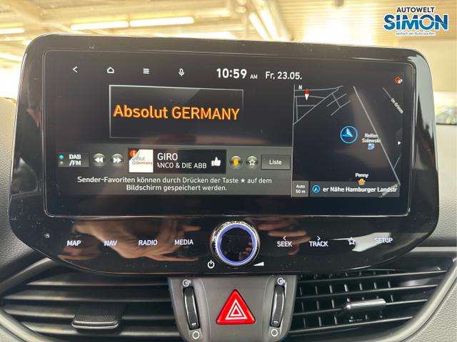 Hyundai / i30 / Rot /  /  / SHZ NAVI ALU LED RFK PDC