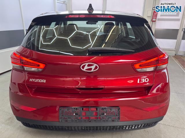 Hyundai / i30 / Rot /  /  / SHZ NAVI ALU LED RFK PDC