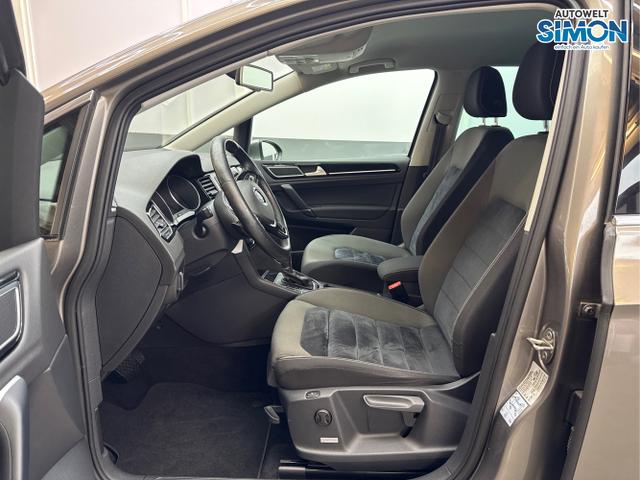 Volkswagen / Golf / Grau /  /  / DSG AHK WP NAVI XENON 