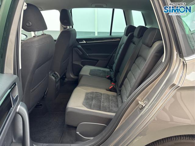 Volkswagen / Golf / Grau /  /  / DSG AHK WP NAVI XENON 