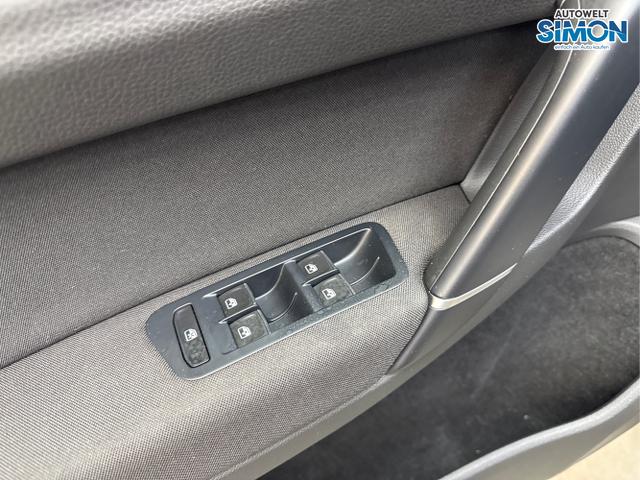 Volkswagen / Golf / Grau /  /  / DSG AHK WP NAVI XENON 