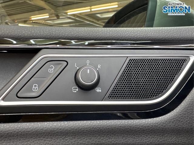 Volkswagen / Golf / Grau /  /  / DSG AHK WP NAVI XENON 