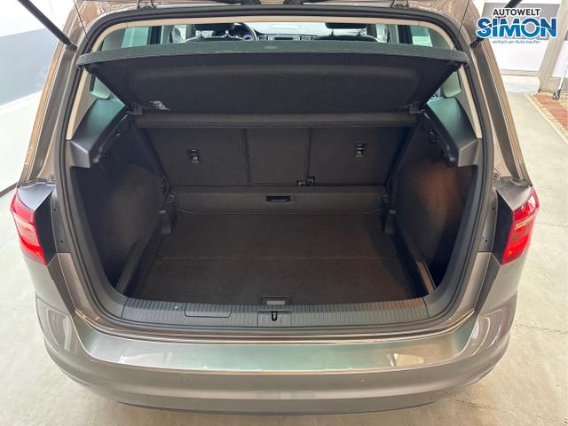 Volkswagen / Golf / Grau /  /  / DSG AHK WP NAVI XENON 