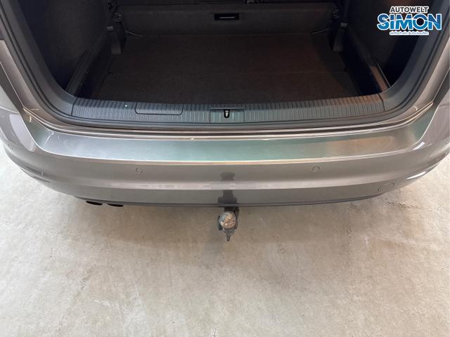 Volkswagen / Golf / Grau /  /  / DSG AHK WP NAVI XENON 
