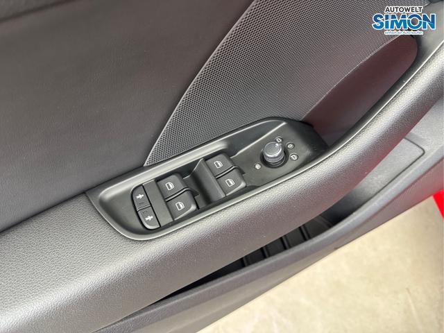 Audi / A3 / Rot /  /  / S-LINE ACC XENON SHZ PDC 