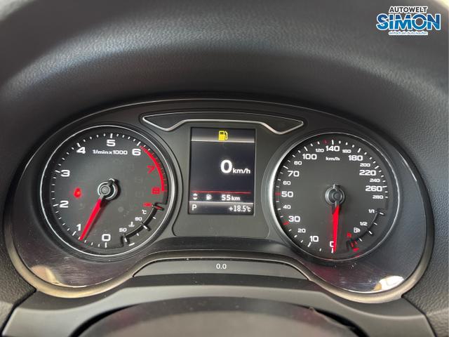 Audi / A3 / Rot /  /  / S-LINE ACC XENON SHZ PDC 