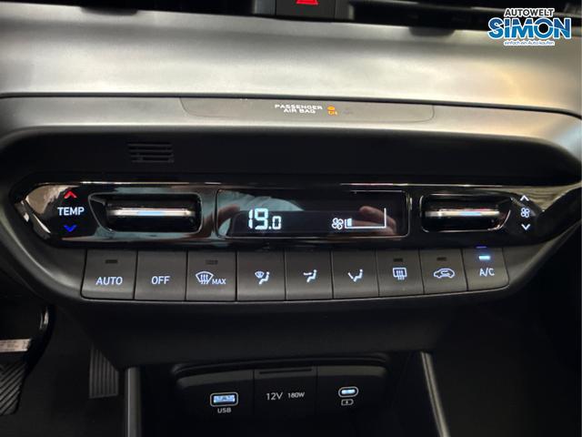 Hyundai / i20 / Schwarz /  /  / NAVI SHZ LED ALU RFK SHZ KLIMAAUTOMATIK 