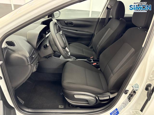 Hyundai / i20 / Weiß /  /  / DCT WP KLIMAAUTOMATIK NAVI RFK TEMPOMAT
