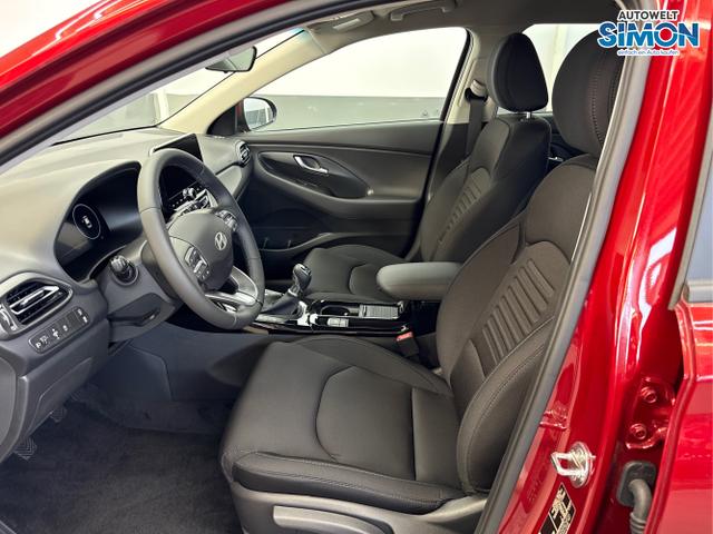 Hyundai / i30 / Rot /  /  / EDITION NAVI SHZ KLIMAAUTOMATIK RFK LED PDC v+h