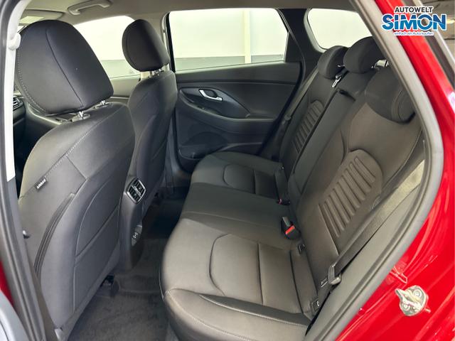 Hyundai / i30 / Rot /  /  / EDITION NAVI SHZ KLIMAAUTOMATIK RFK LED PDC v+h