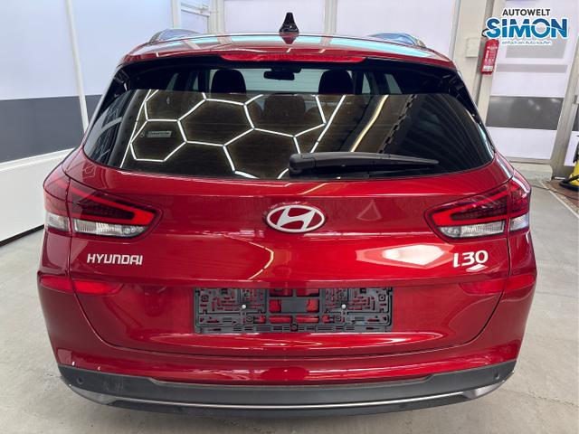 Hyundai / i30 / Rot /  /  / EDITION NAVI SHZ KLIMAAUTOMATIK RFK LED PDC v+h