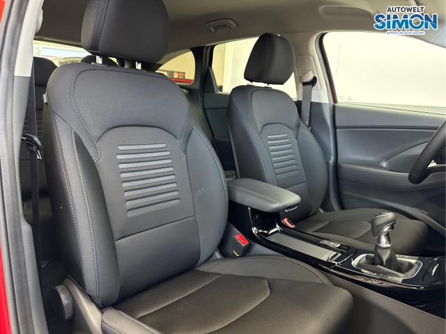 Hyundai / i30 / Rot /  /  / EDITION NAVI SHZ KLIMAAUTOMATIK RFK LED PDC v+h